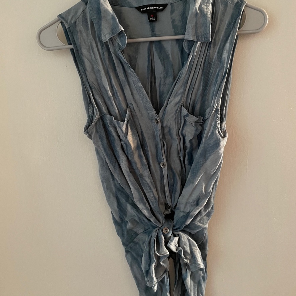 10 DOLLAR SALE ON EVERYTHING: Rock and republic Button down shirt LIKE NEW